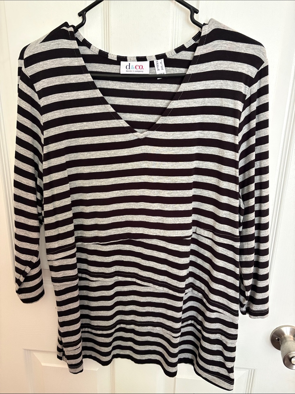 d&co V-Neck Long Sleeve Striped Top in Black and Gray